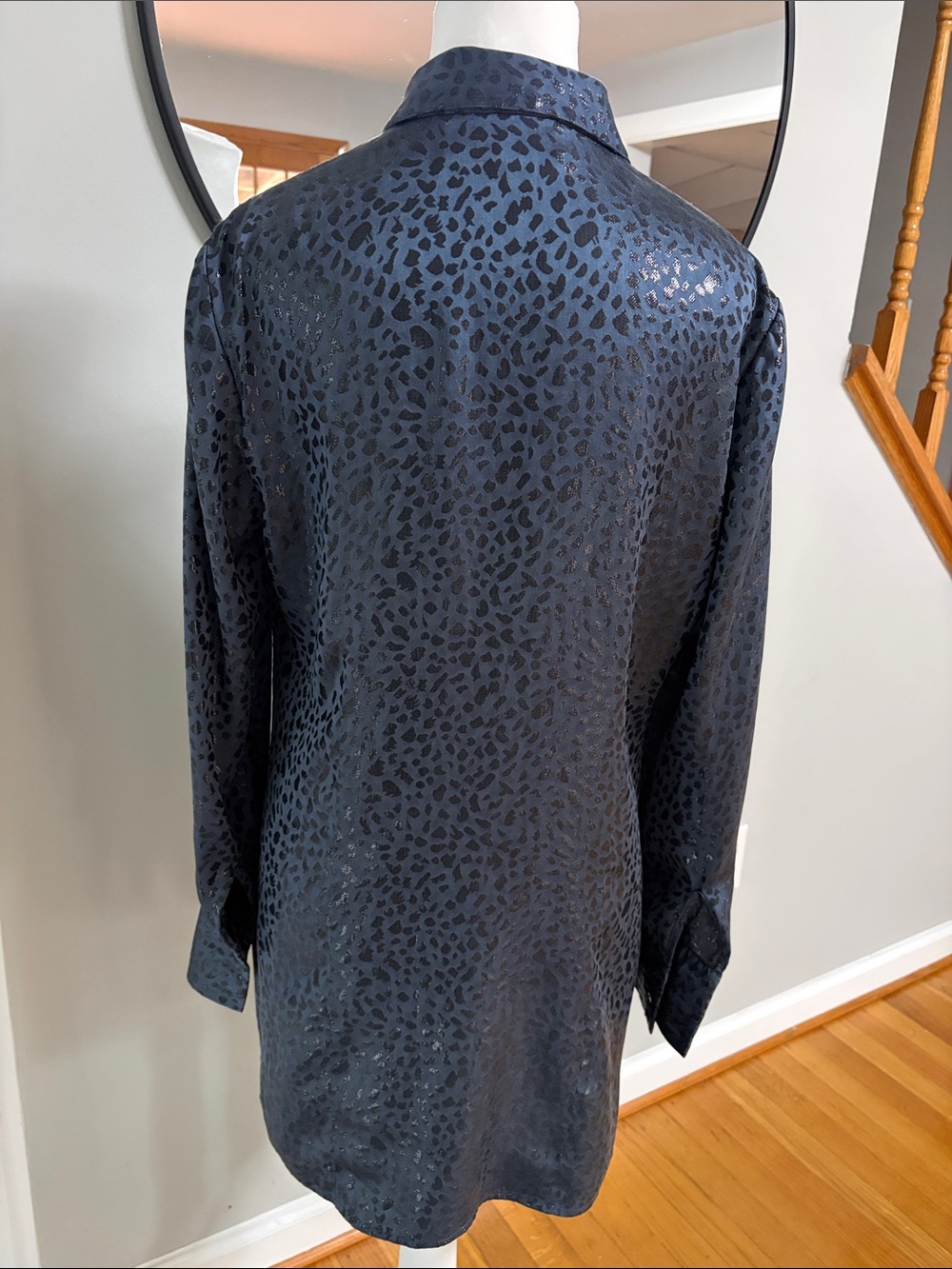 Chico’s Silk Blend Blue Black Leopard Print Button‎ Up Tunic Blouse Shirt Sz 1 - Picture 9 of 13
